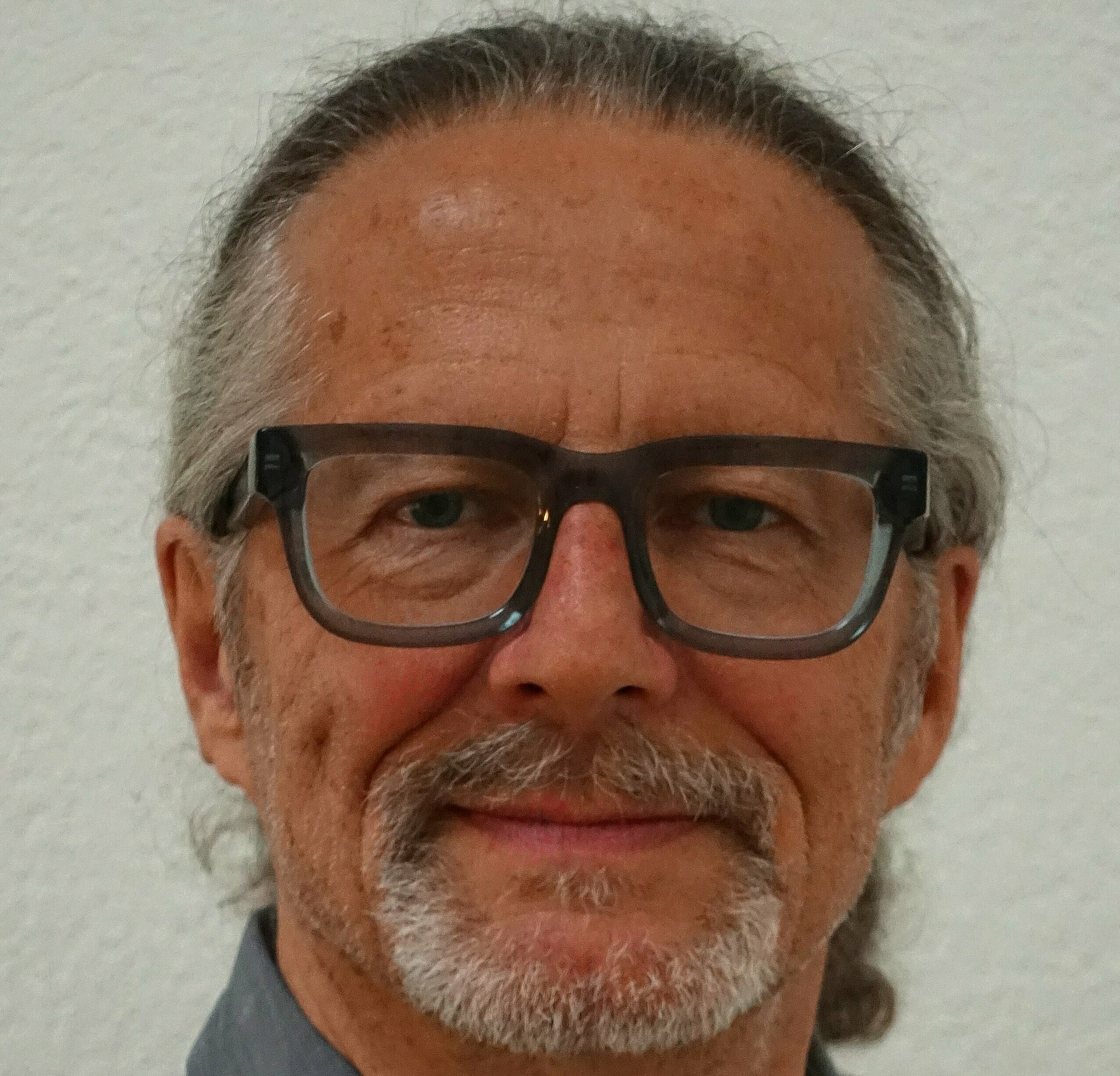 Das Bild zeigt den Kongresspräsident Dr.med. Jürg Traber