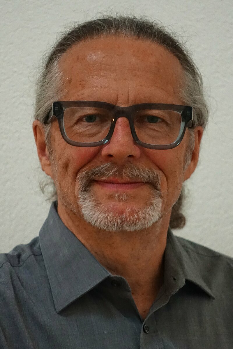 Das Bild zeigt den Kongresspräsident Dr.med. Jürg Traber